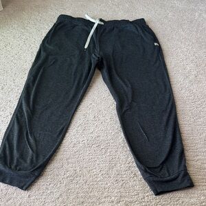 Vuori Women's Performance Jogger Dreamknit charcoal heather Size Large